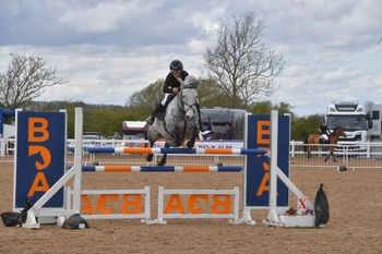 Thomas Bradburne lands the Blue Chip Pony Newcomers Second Round at Arena UK